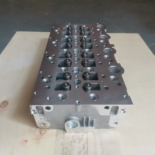 1003001RCA 1003151RAA Vm R425 2.5 R428 2.8 Dohc Cylinder Head for Vm Motori 4 Valve Cylinder Head-Replacement Aftermarket Parts
