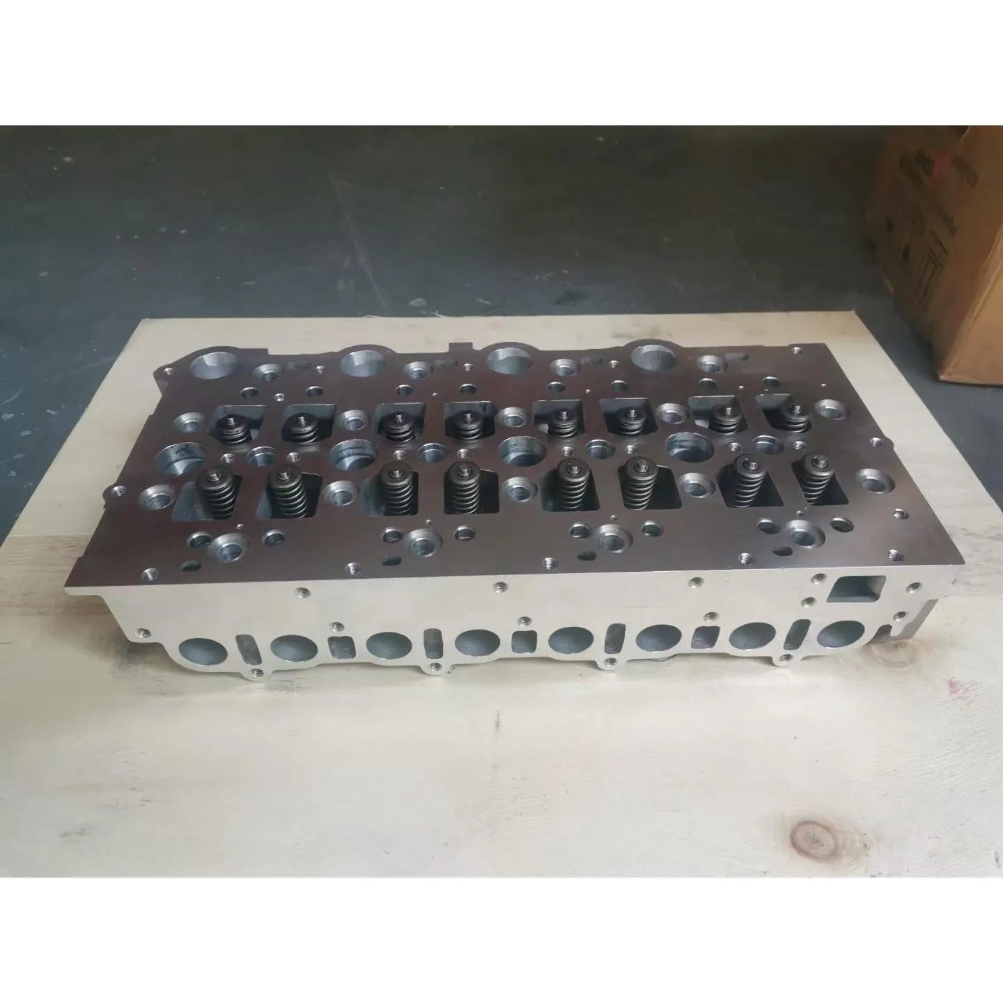 1003001RCA 1003151RAA Vm R425 2.5 R428 2.8 Dohc Cylinder Head for Vm Motori 4 Valve Cylinder Head-Replacement Aftermarket Parts