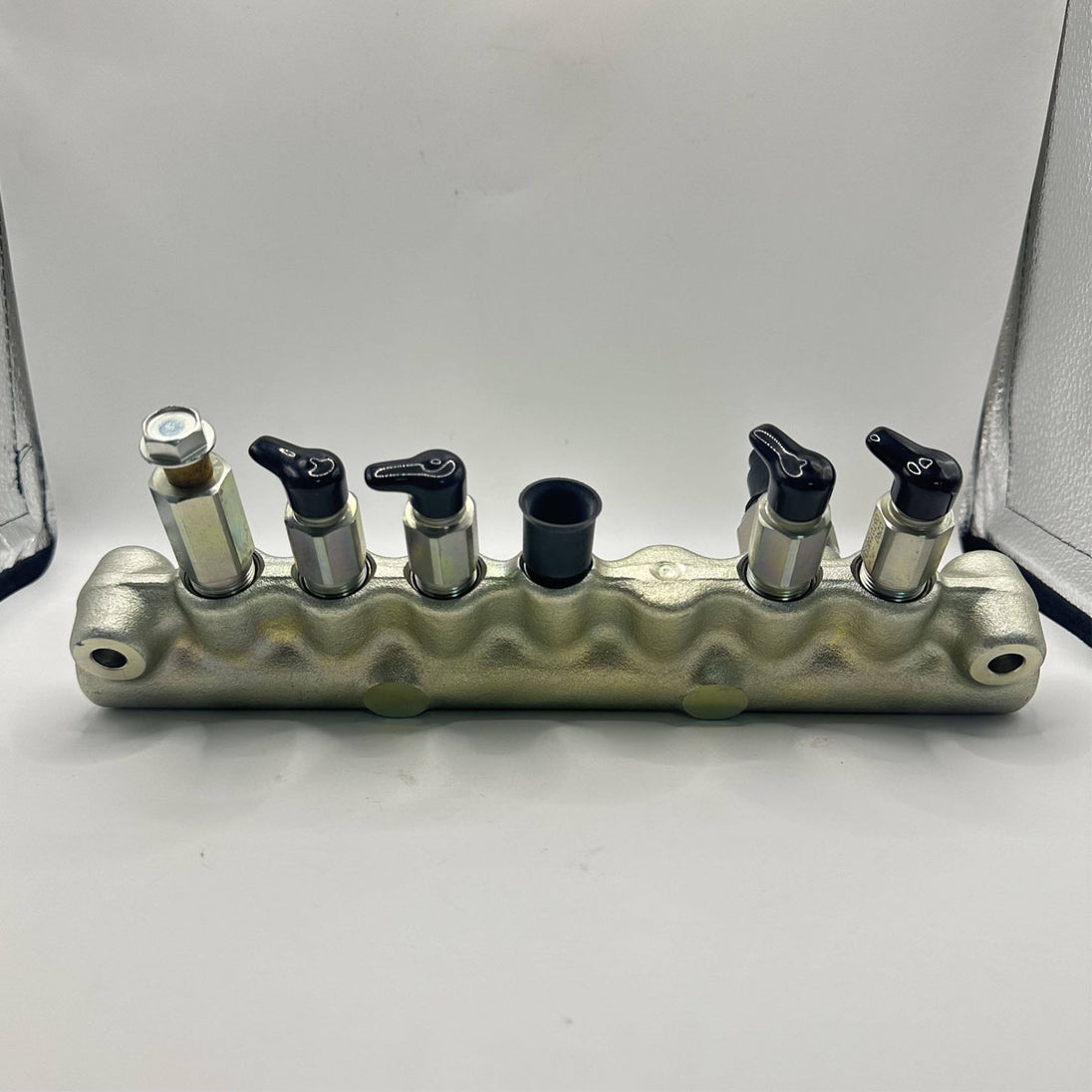 23810-E0060 J05E Engine Common Rail Assy VH23810E0060 Common Rail Pipe for Hino 500