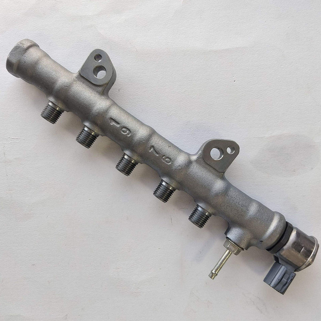 Common Rail Assy 23810-0E020 23810-11040 for Toyota HILUX 1GD 2GD Engine