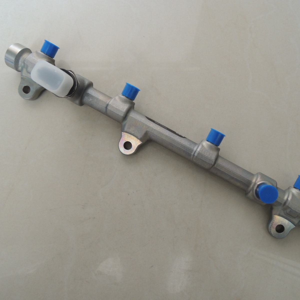 Common Rail Pipe Compatible with Cummins ISF2.8 ISF3.8 Diesel Engine 5259557