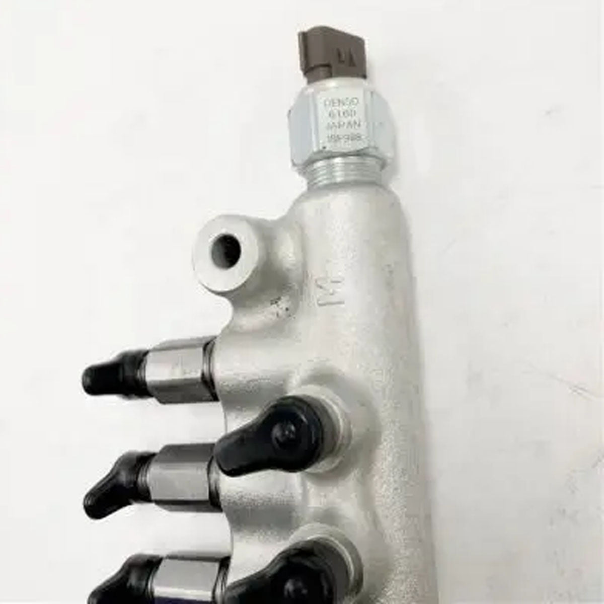 Common Rail Assembly R61540080016 095440-1692 for Sinotruk Engine WD615 Truck Howo A7