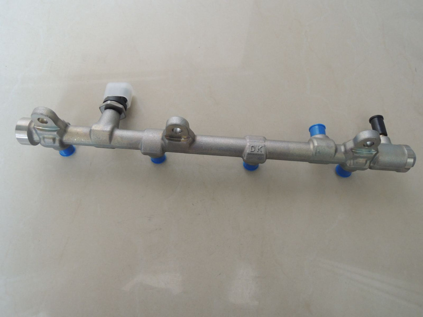 Common Rail Pipe Compatible with Cummins ISF2.8 ISF3.8 Diesel Engine 5259557