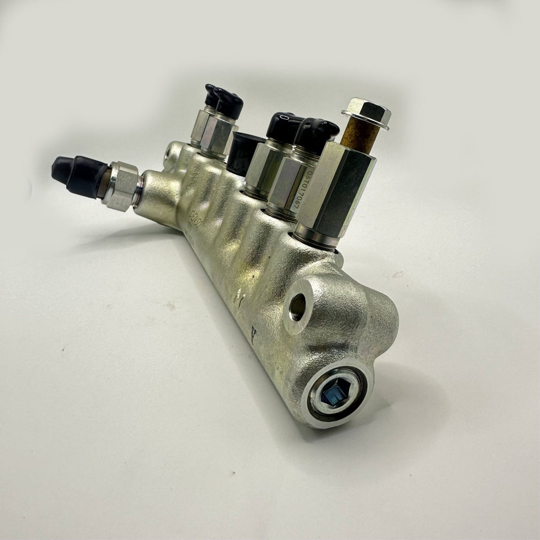 23810-E0060 J05E Engine Common Rail Assy VH23810E0060 Common Rail Pipe for Hino 500