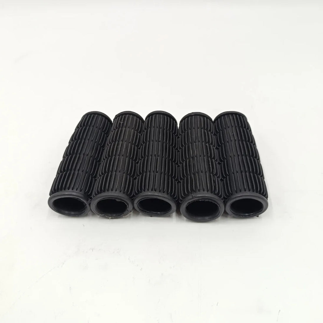 6513963, 5X Rubber Grip (Old Style) Fits Bobcat 453 463 543 553 643 653 741 743-BeeSpareParts