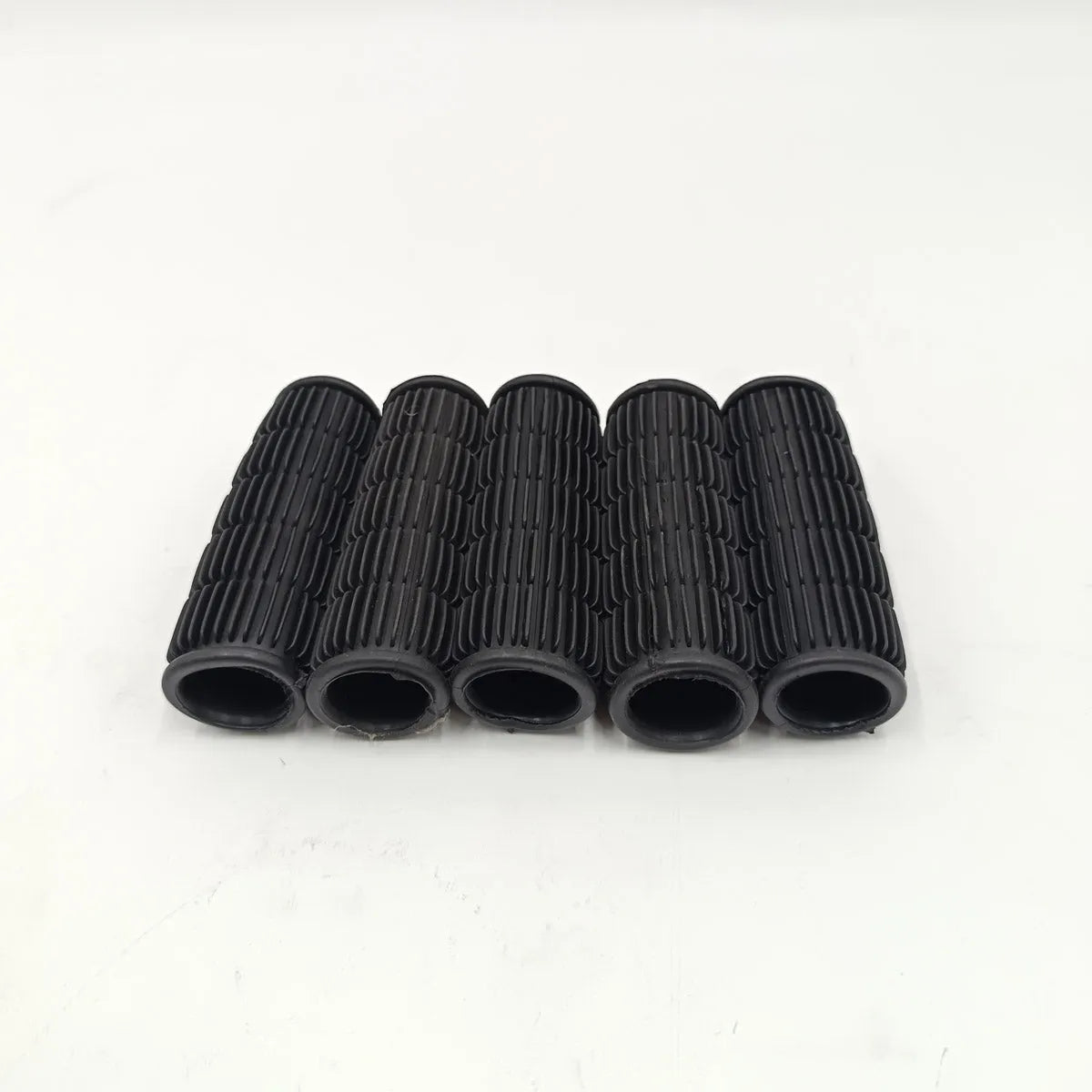 6513963, 5X Rubber Grip (Old Style) Fits Bobcat 453 463 543 553 643 653 741 743-BeeSpareParts