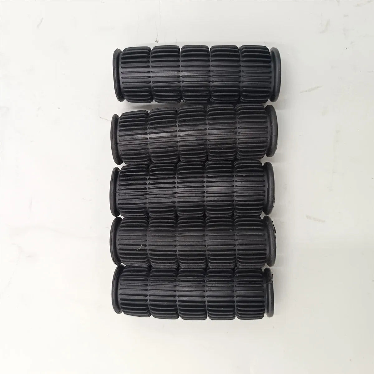 6513963, 5X Rubber Grip (Old Style) Fits Bobcat 453 463 543 553 643 653 741 743-BeeSpareParts