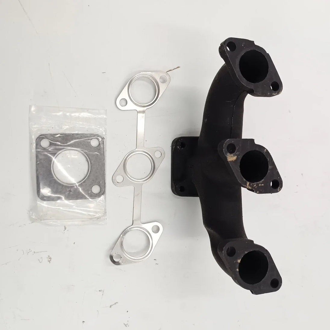 Exhaust Manifold 17213-12310 17213-12312 For Kubota D905 D1005 D1105 D1305-Replacement Aftermarket Parts