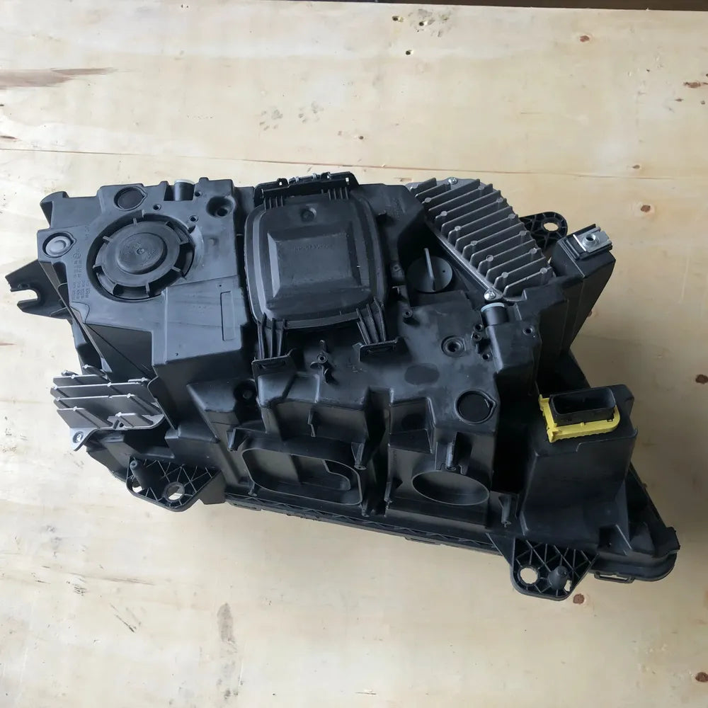 Spare Parts for Volvo Trucks VOE 21221129 22239217 R.H Headlight Use H7 Bulb-BeeSpareParts