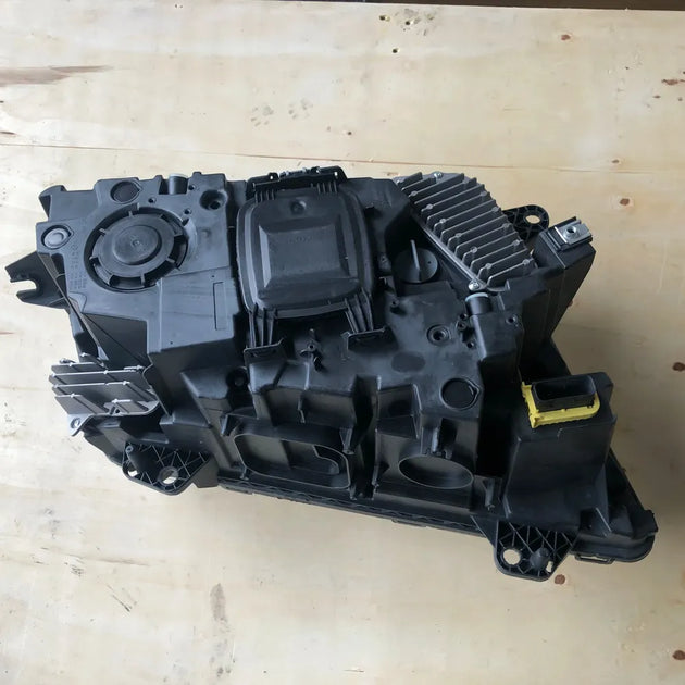 Spare Parts for Volvo Trucks VOE 21221129 22239217 R.H Headlight Use H7 Bulb-BeeSpareParts