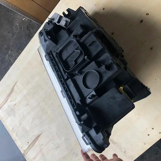 Spare Parts for Volvo Trucks VOE 21221129 22239217 R.H Headlight Use H7 Bulb-BeeSpareParts