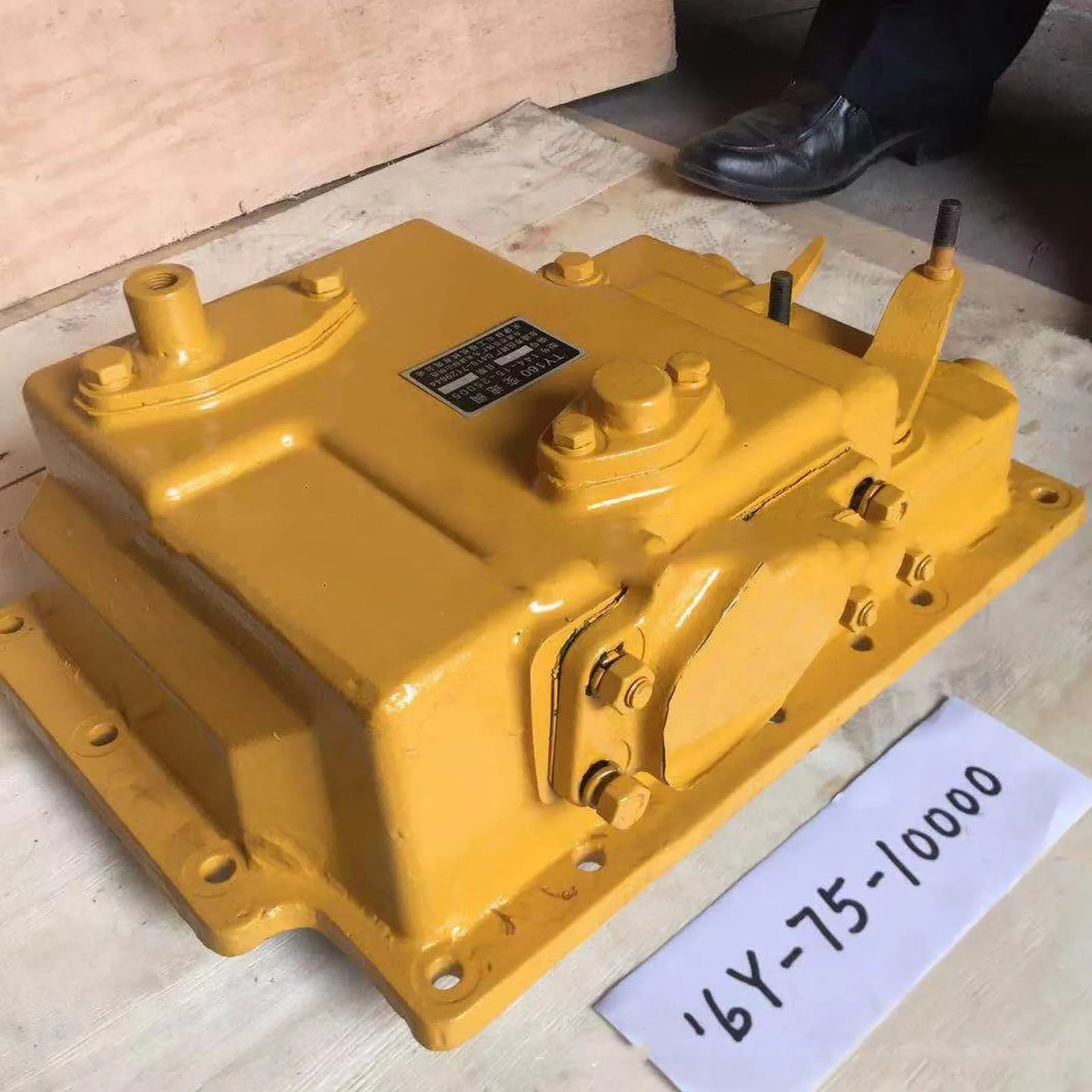 Transmission Valve 16Y-75-10000 Fits For Shantui SD16 Bulldozer-BeeSpareParts