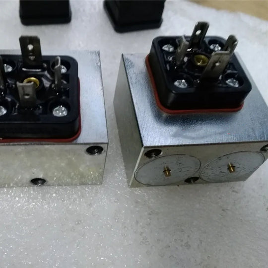 Truck Multi-way Valve Coil 7709050 Proportional Electromagnet HS T-BeeSpareParts