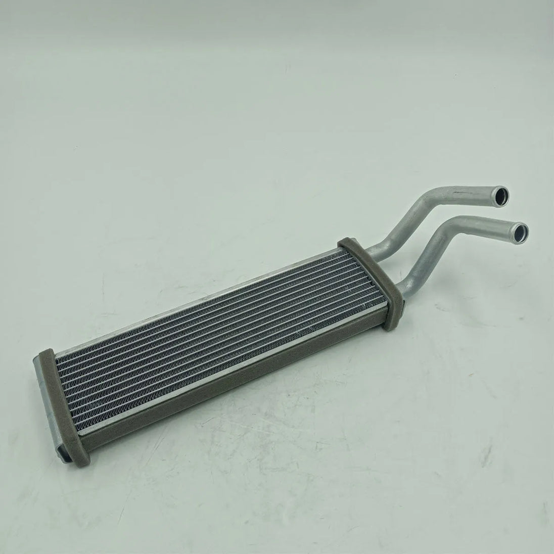 A/C Core Heater 4475775 for Hitachi Excavator ZX125US ZX135US ZX225US ZX225US-3 ZX60-HCMC ZX70 ZX75UST ZX80LCK ZX85US-HCME-Replacement Aftermarket Parts