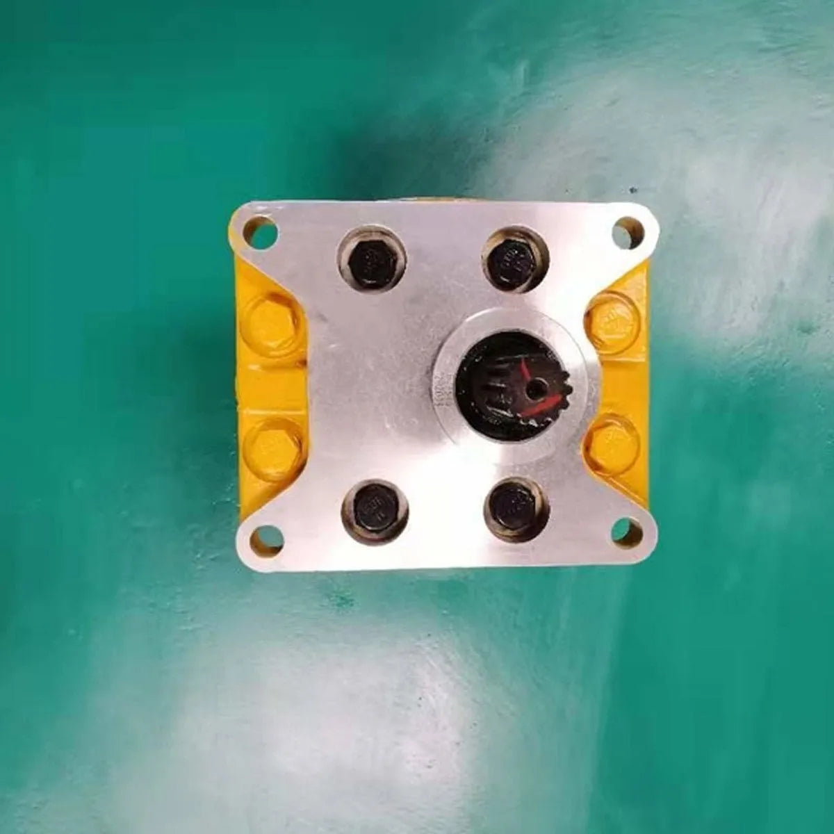 Hydraulic Pump 704-11-38100 for Komatsu Bulldozer D53A-16 D53A-17 D53A-18 D53P-16 D53P-17 D53P-18 D53S-16 D53S-17 D58E-1 D58P-1-Replacement Aftermarket Parts