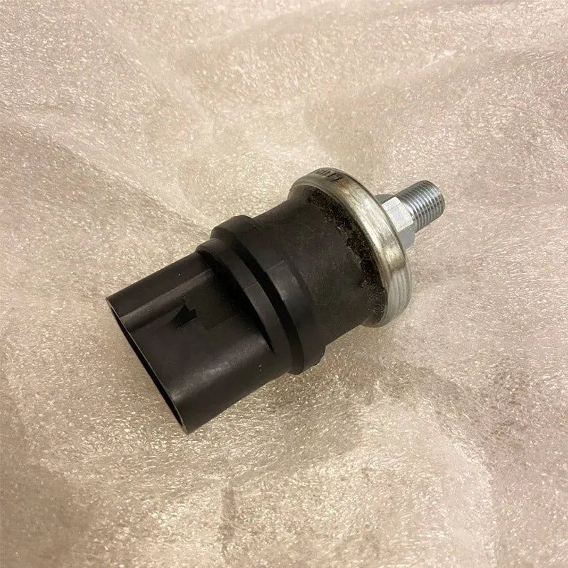 Oil Pressure Switch 6670705 3 Pin Connection for Bobcat Loader 453 463 553 653 753 763 773-Replacement Aftermarket Parts