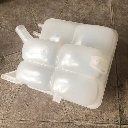 Radiator Coolant Recovery Expansion Reservoir Tank 30776151 for Volvo C30 C70 S40 V50-Replacement Aftermarket Parts