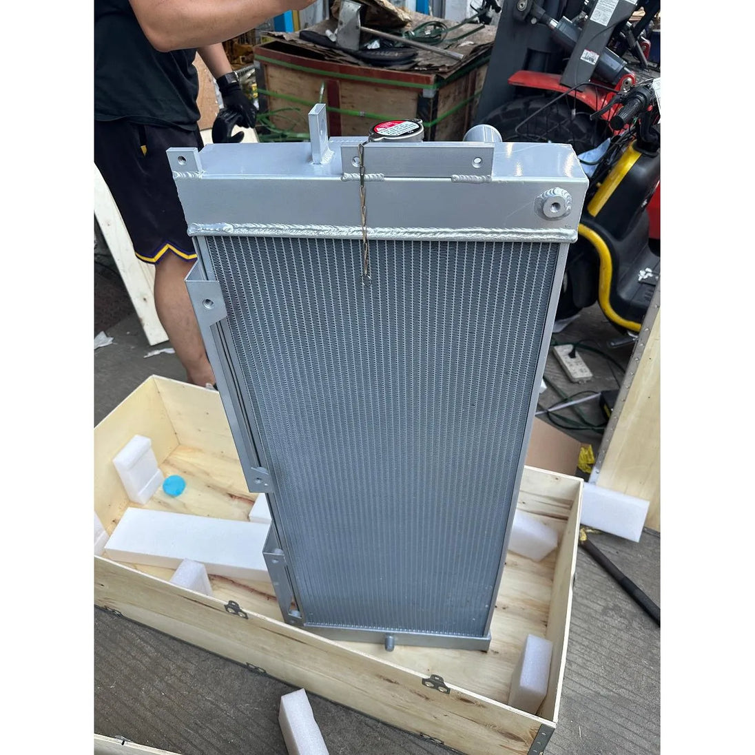 Water Tank Radiator 11Q6-44210 11Q6-44312 11Q6-44311 11Q6-44310 for Hyundai Excavator R210W-9 R210NLC-9 R210W-9-MH-Replacement Aftermarket Parts